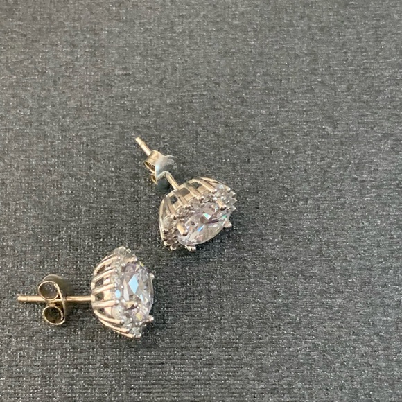 Square cubic zirconia earrings. - Picture 6 of 6